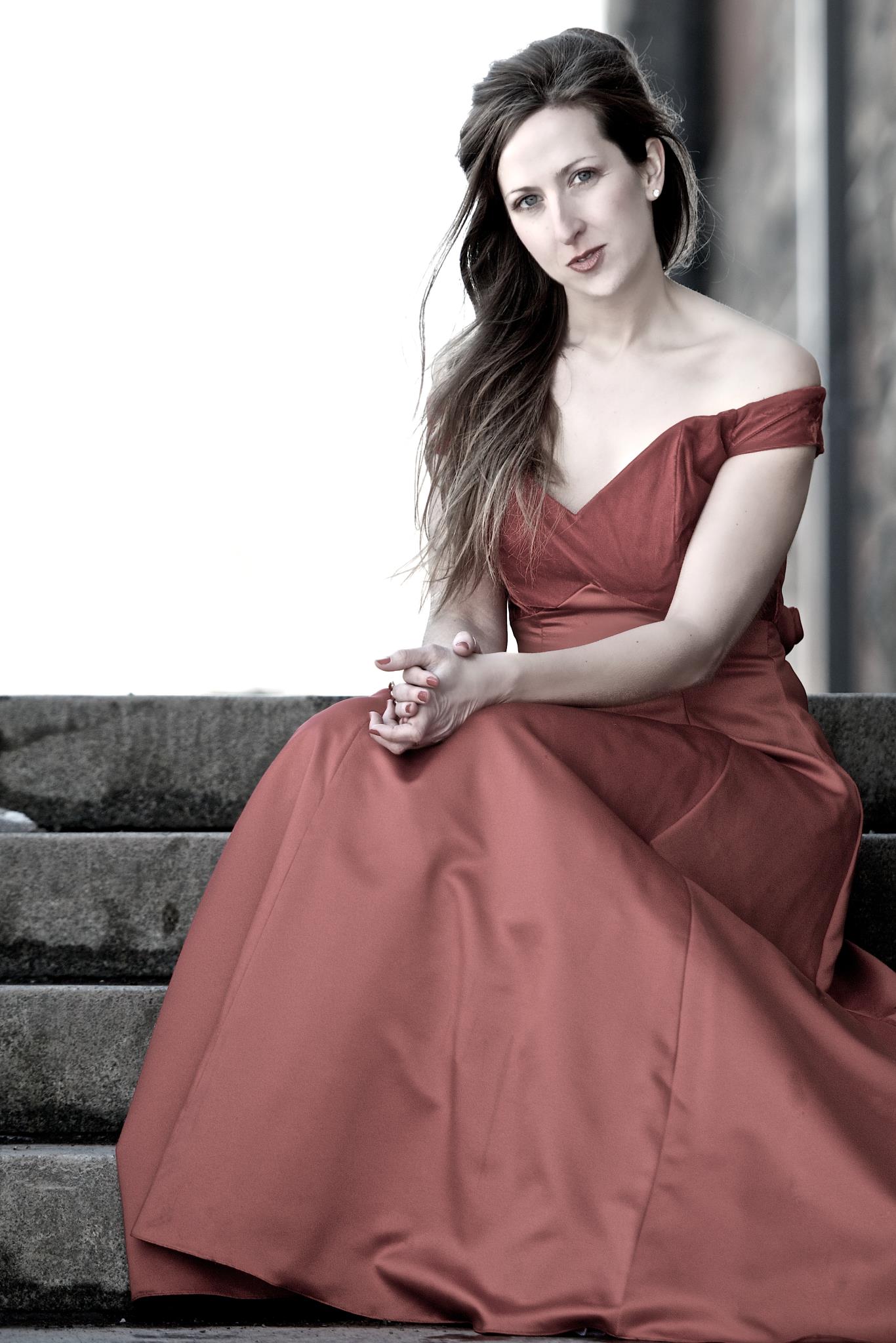 Angelina_red_dress